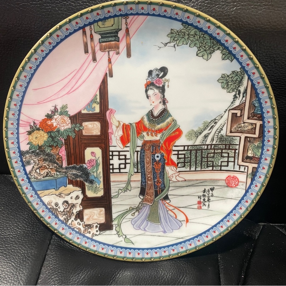 Ceramic Plate from “Beauties of the Red Mansion” Series